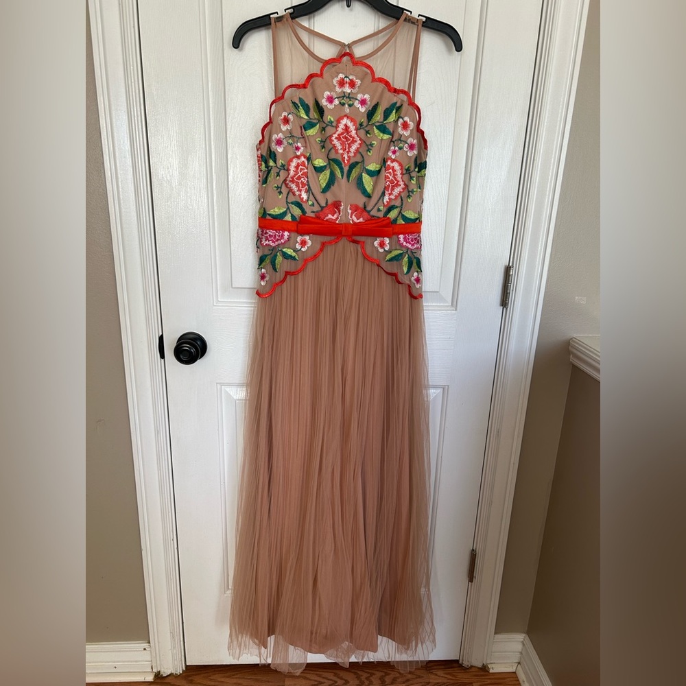 Elegant dress with embroidered details